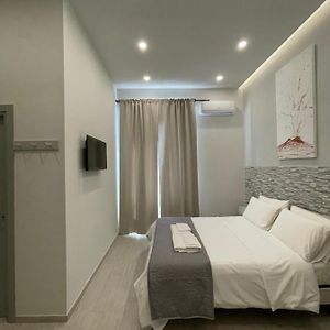 Camera grande con letto king size
